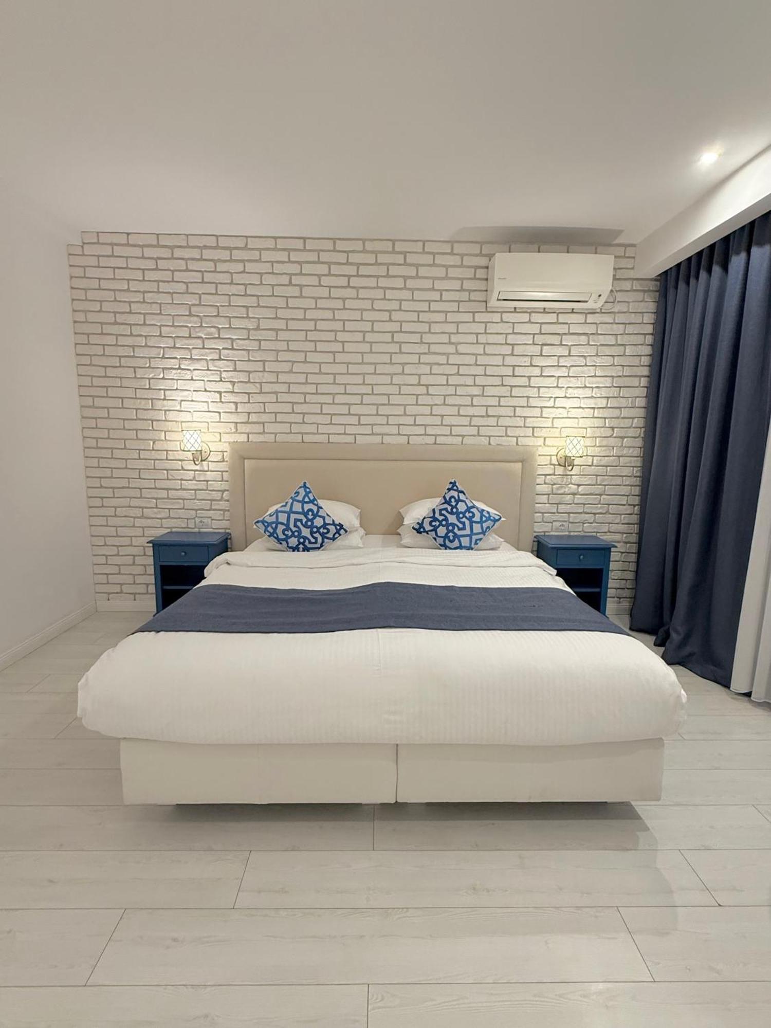 Krystal Boutique Mansion Hotel Hunedoara Exterior photo
